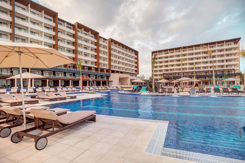 هتل Royalton Blue Waters Montego Bay, An Autograph Collection All Inclusive Resort