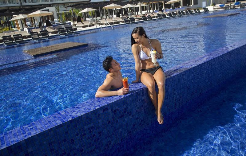 هتل Royalton Blue Waters Montego Bay, An Autograph Collection All Inclusive Resort