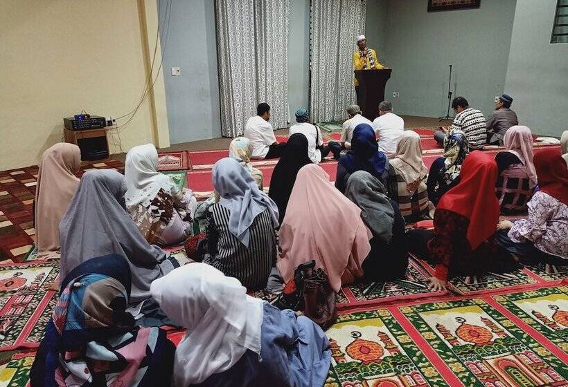 בית מלון כפרי Surya Palace Syariah