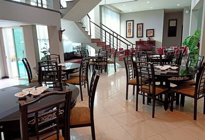 בית מלון כפרי Surya Palace Syariah