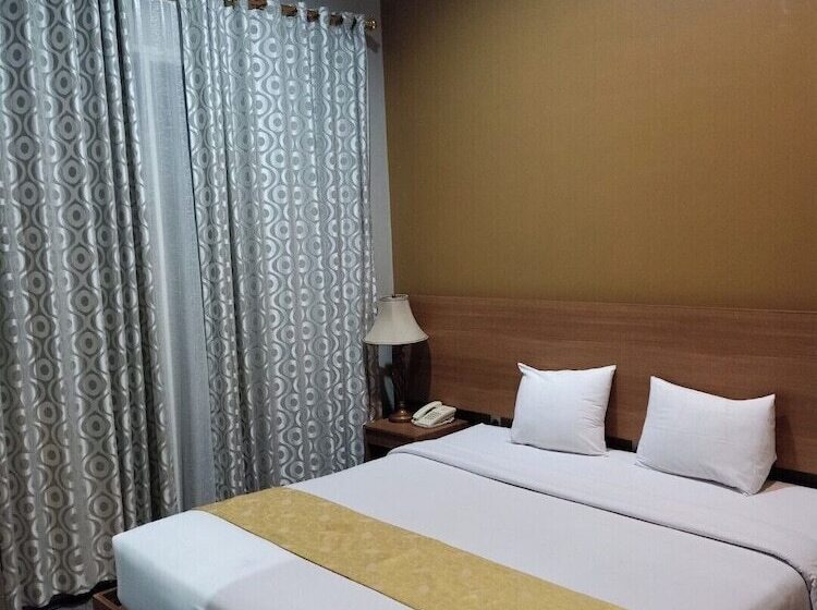 בית מלון כפרי Surya Palace Syariah