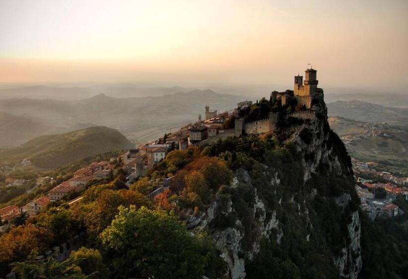 هتل Titano Suites