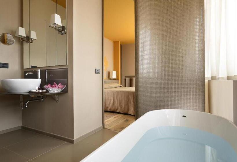 هتل Titano Suites