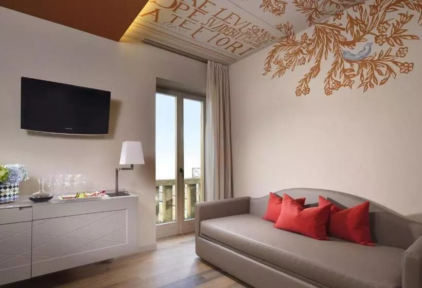 هتل Titano Suites