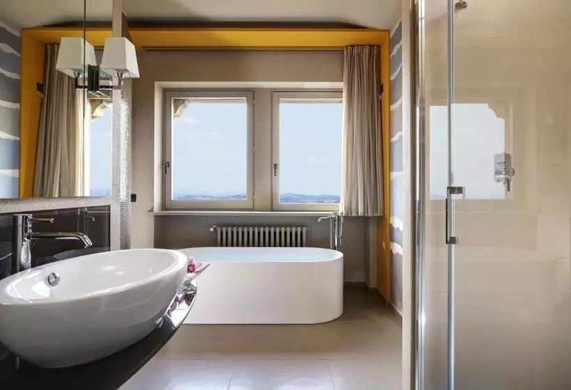 هتل Titano Suites
