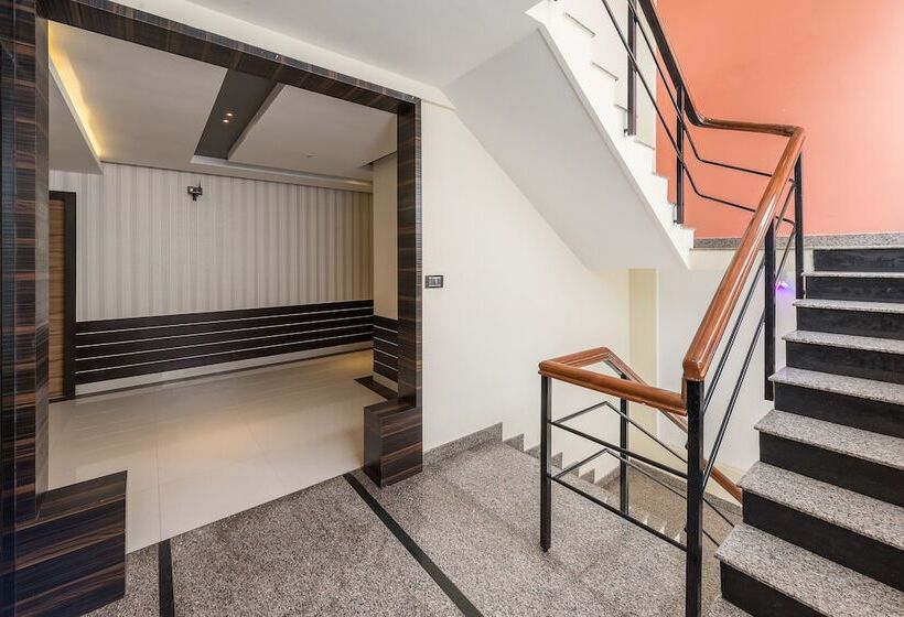 Hotel Treebo Raj Premier, Indiranagar