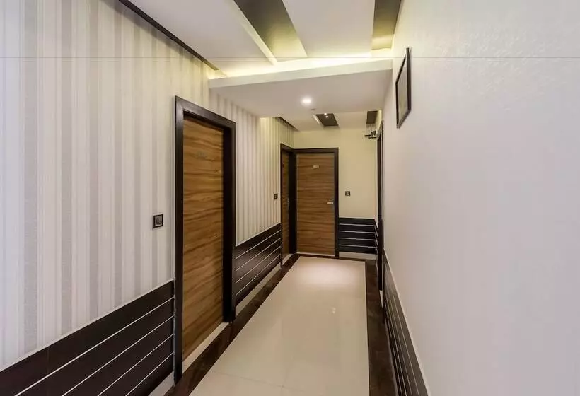 ホテル Treebo Raj Premier, Indiranagar