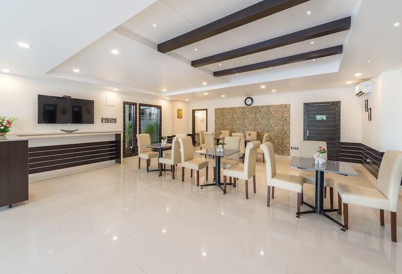 Hotelli Treebo Raj Premier, Indiranagar