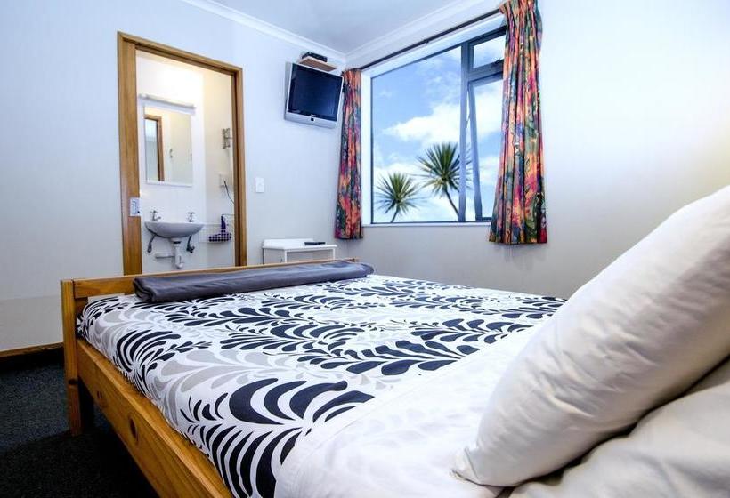 Rainbow Lodge Hostel