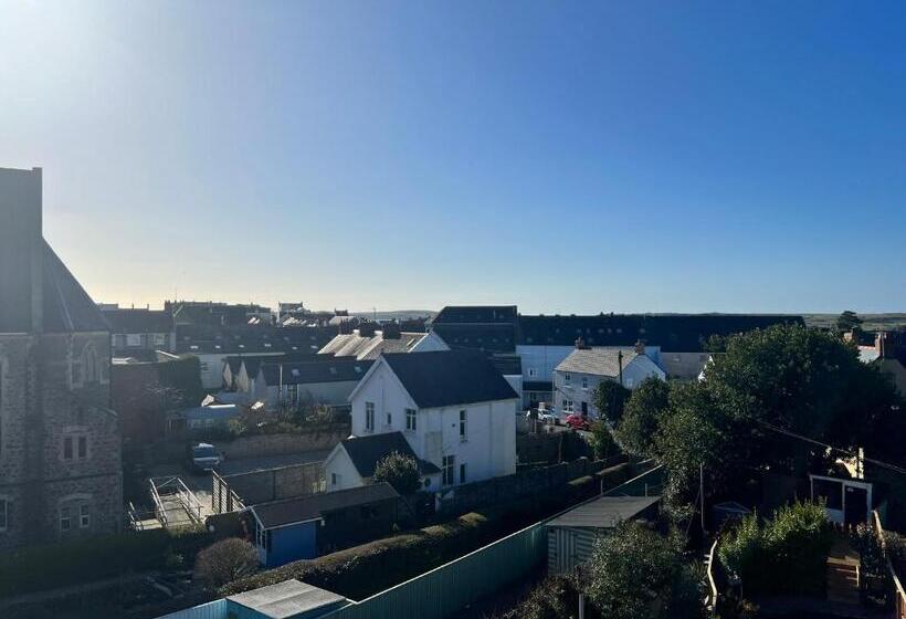 مبيت وإفطار Coach Guest House