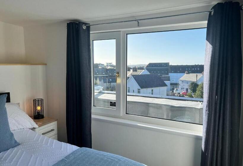 مبيت وإفطار Coach Guest House