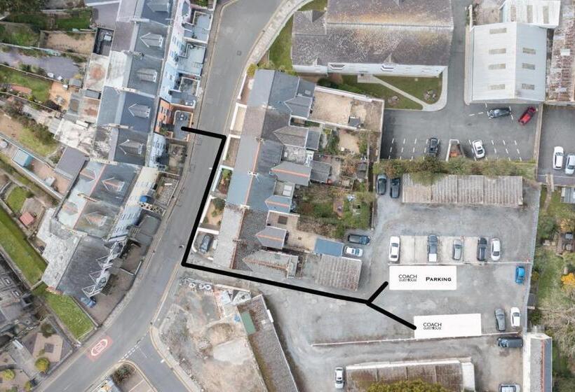 مبيت وإفطار Coach Guest House