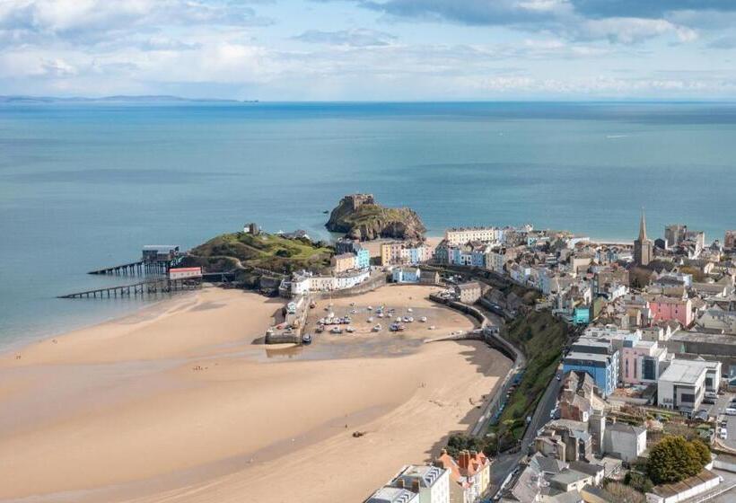 مبيت وإفطار Coach Guest House