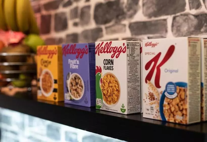 تختخواب و صبحانه Coach Guest House