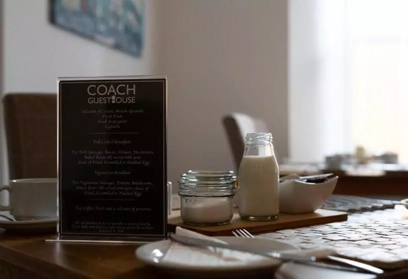 تختخواب و صبحانه Coach Guest House