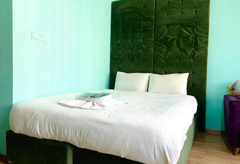 בית מלון כפרי Pera Suites & Studios