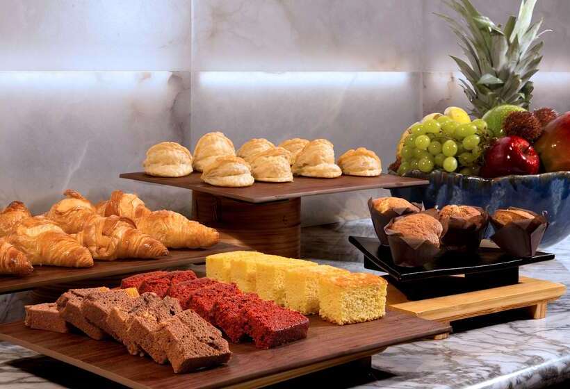 هتل Doubletree By Hilton Madrid Prado