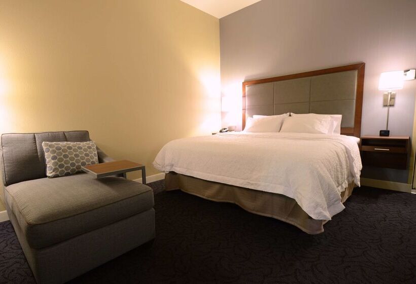 בית מלון כפרי Hampton Inn & Suites Cazenovia