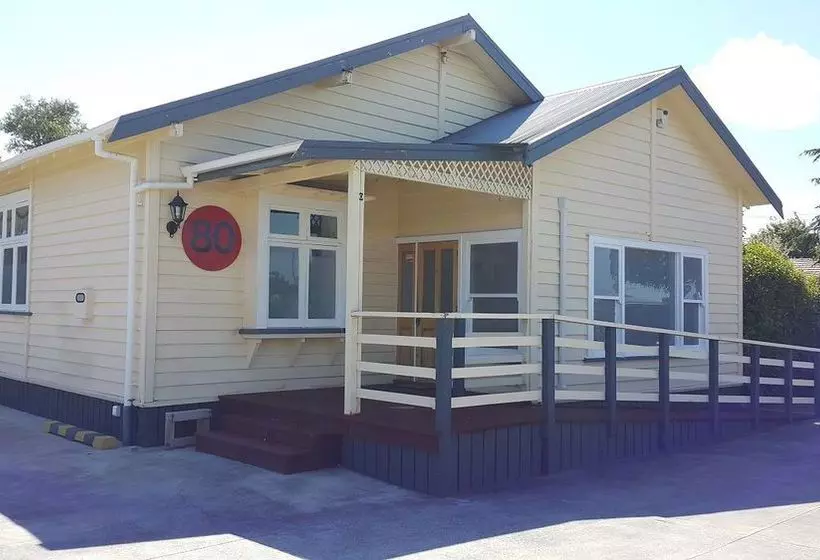 هتل Holiday Homes On Grey St