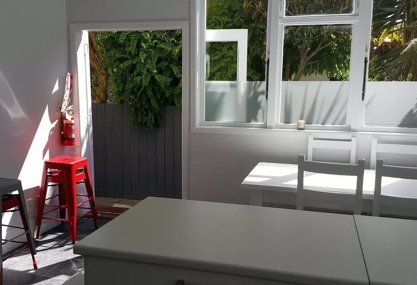 هتل Holiday Homes On Grey St