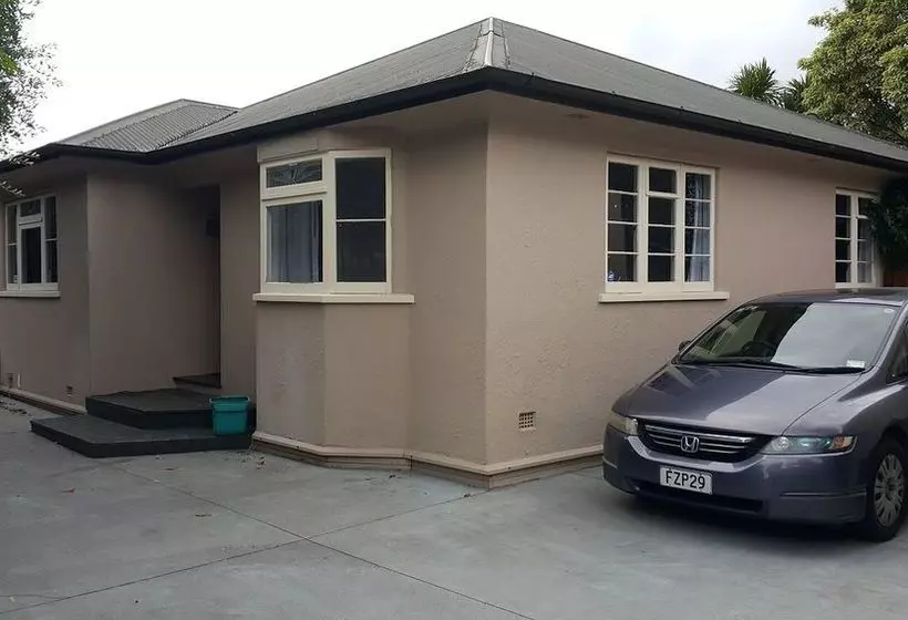 هتل Holiday Homes On Grey St