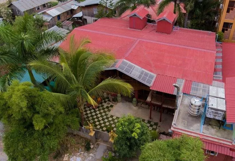 هتل Teak Wood