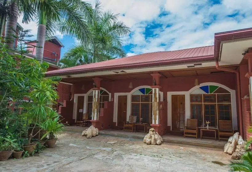 هتل Teak Wood