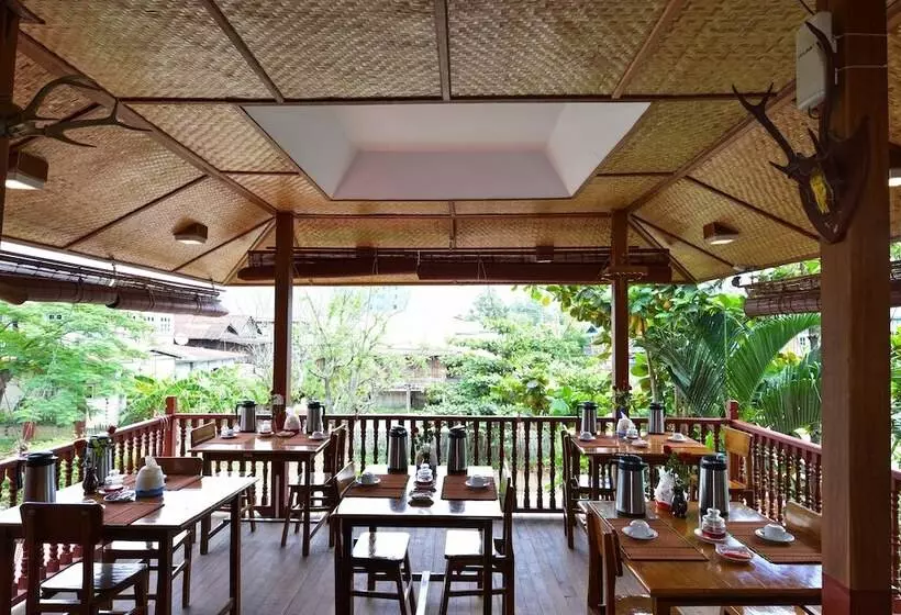 هتل Teak Wood