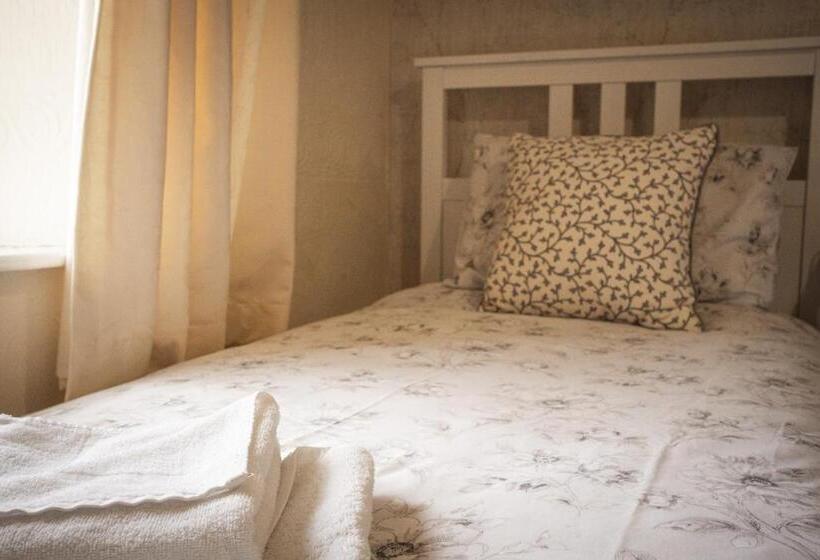 בית מלון כפרי The Shepherds Inn