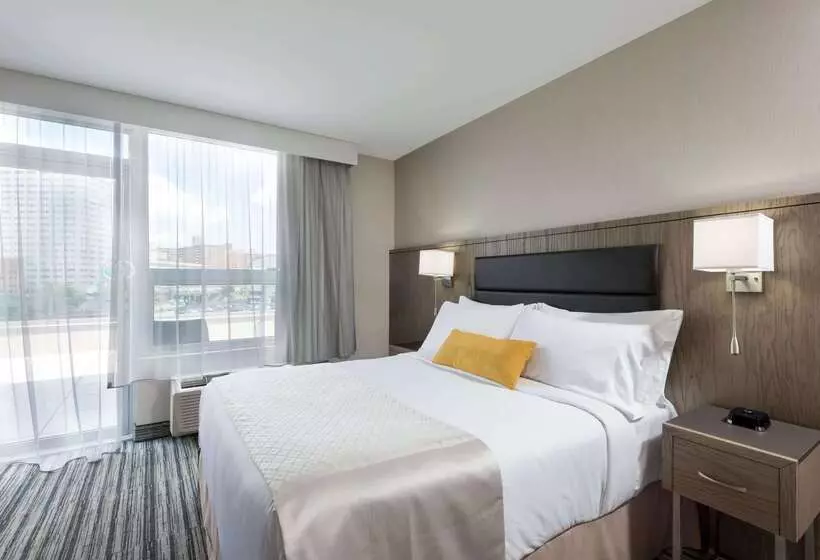 ホテル Wyndham Garden Laguardia South