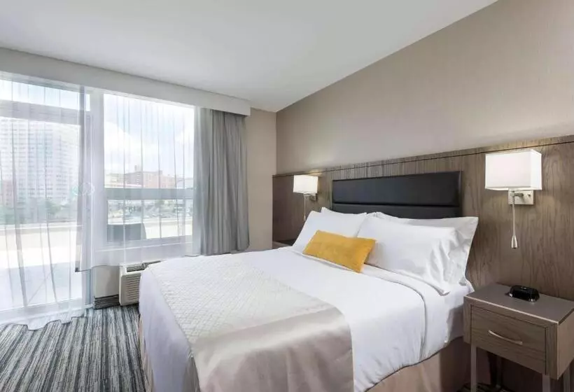 ホテル Wyndham Garden Laguardia South