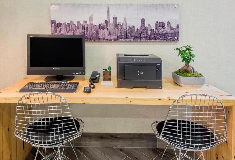 호텔 Wyndham Garden Laguardia South