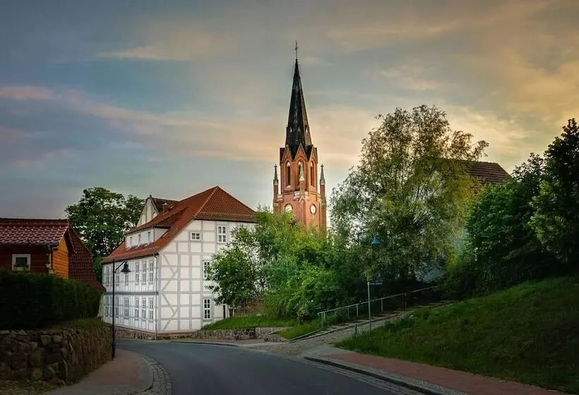 ホテル Zur Burg Gmbh