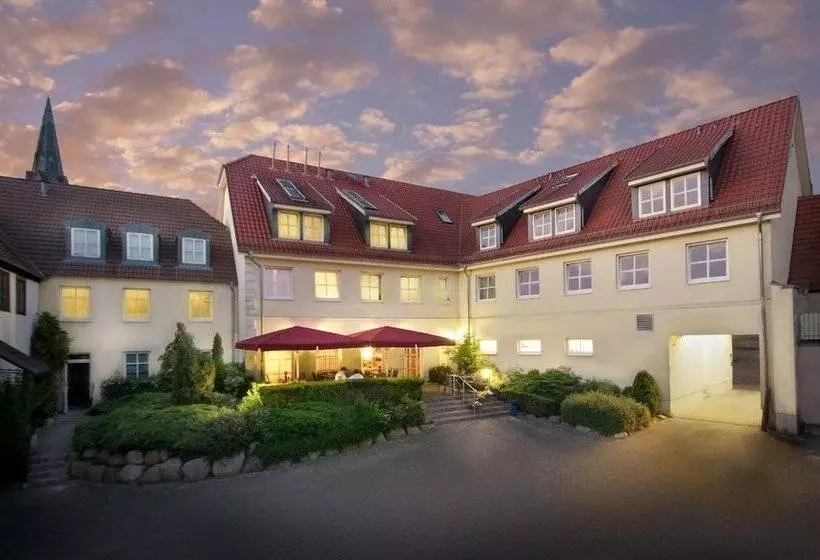 ホテル Zur Burg Gmbh