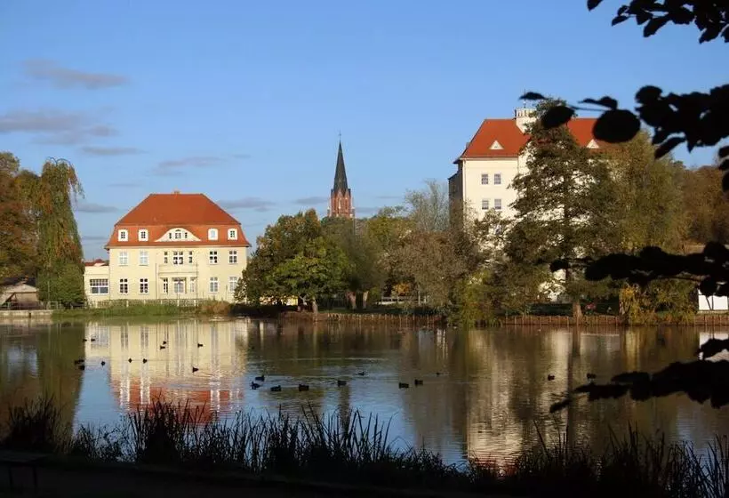 ホテル Zur Burg Gmbh