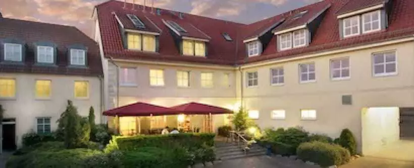 ホテル Zur Burg Gmbh