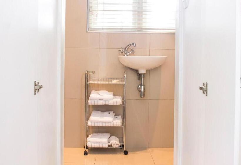 פנסיון South Villa Guesthouse&garden