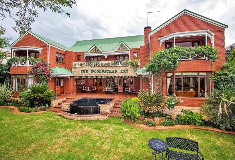 بنسيون The Woodpecker Inn