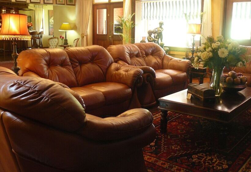 بنسيون The Woodpecker Inn