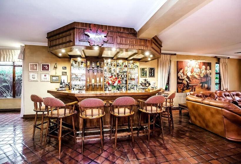 بنسيون The Woodpecker Inn