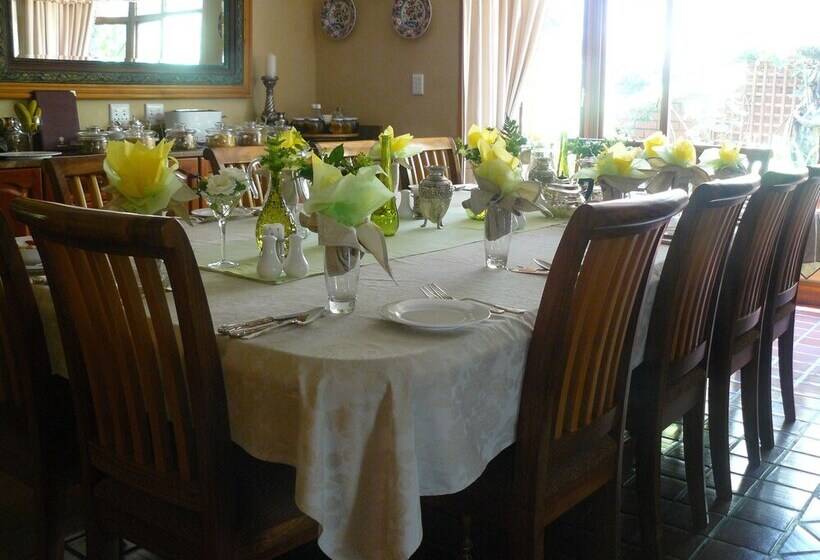 بنسيون The Woodpecker Inn