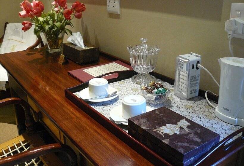 بنسيون The Woodpecker Inn