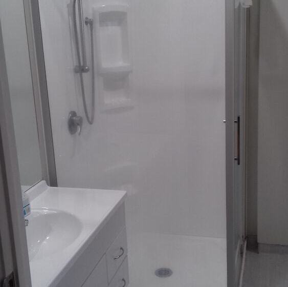 Shooters Saloon Bar Hotel & Cabins