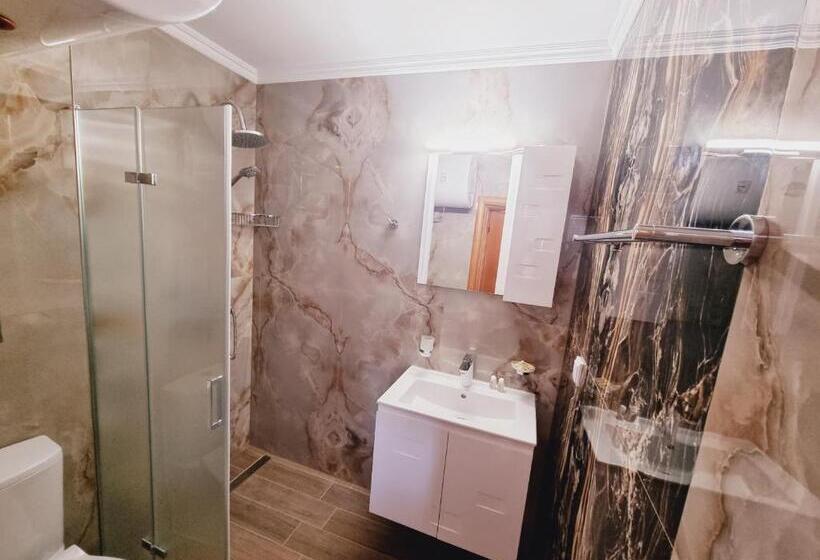 Diamond Apart Complex