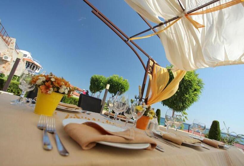 Diamond Apart Complex