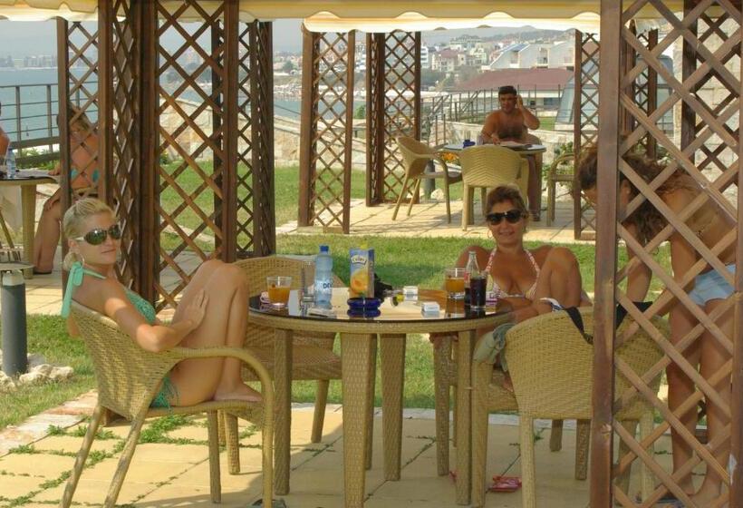 Diamond Apart Complex