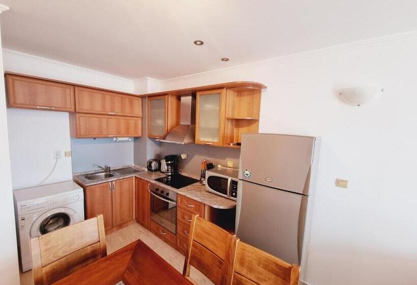 Diamond Apart Complex