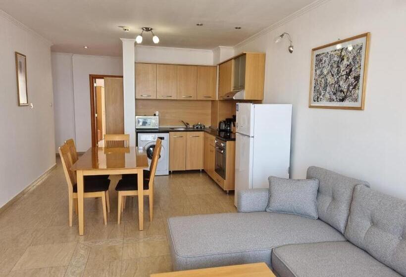 Diamond Apart Complex