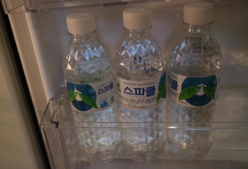 בית מלון כפרי Avalon