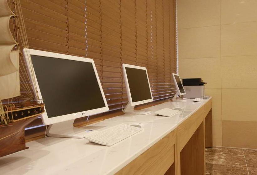 בית מלון כפרי Avalon